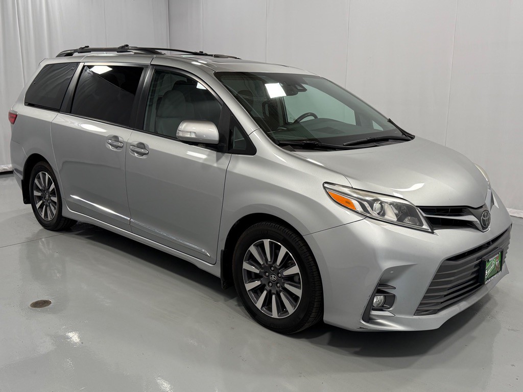 2020 Toyota Sienna Image 3