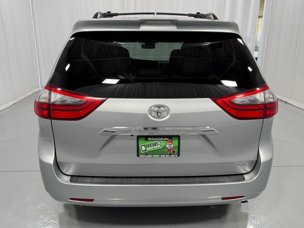 2020 Toyota Sienna Image 6