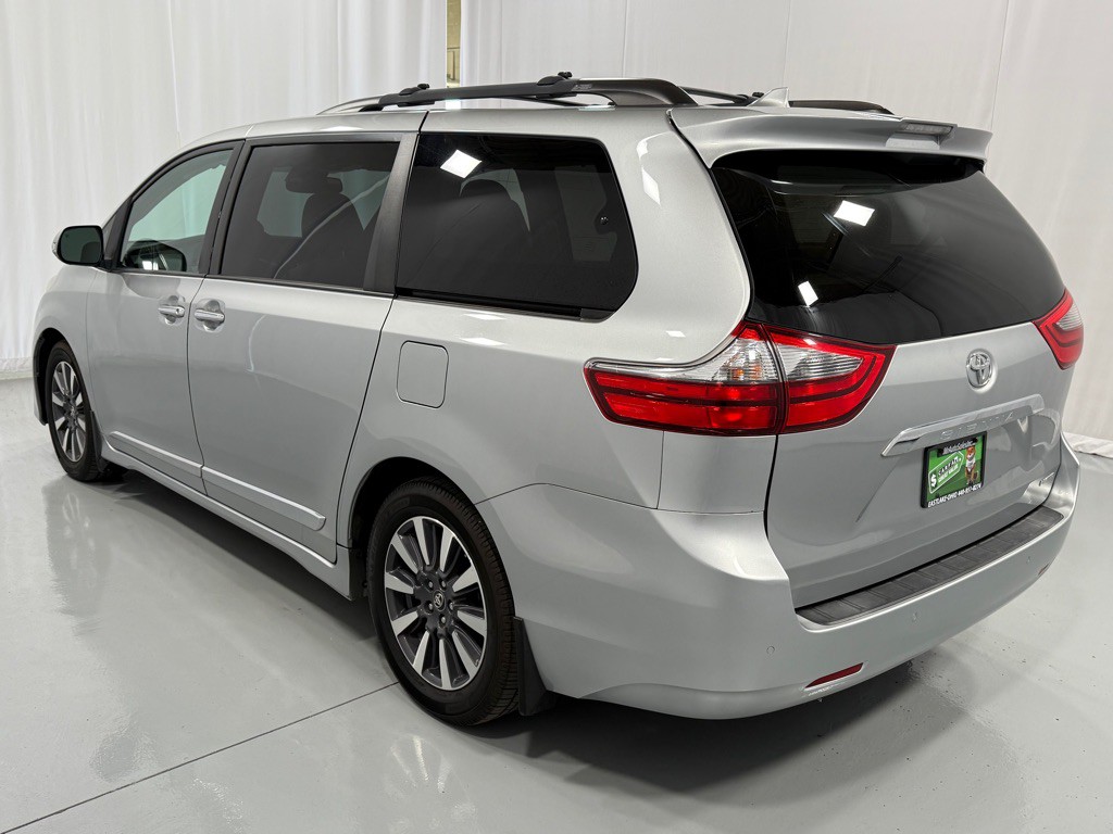 2020 Toyota Sienna Image 7