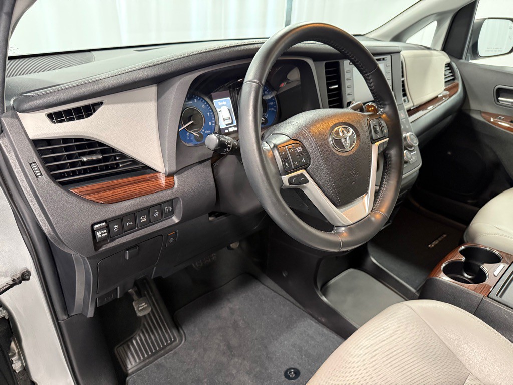 2020 Toyota Sienna Image 9