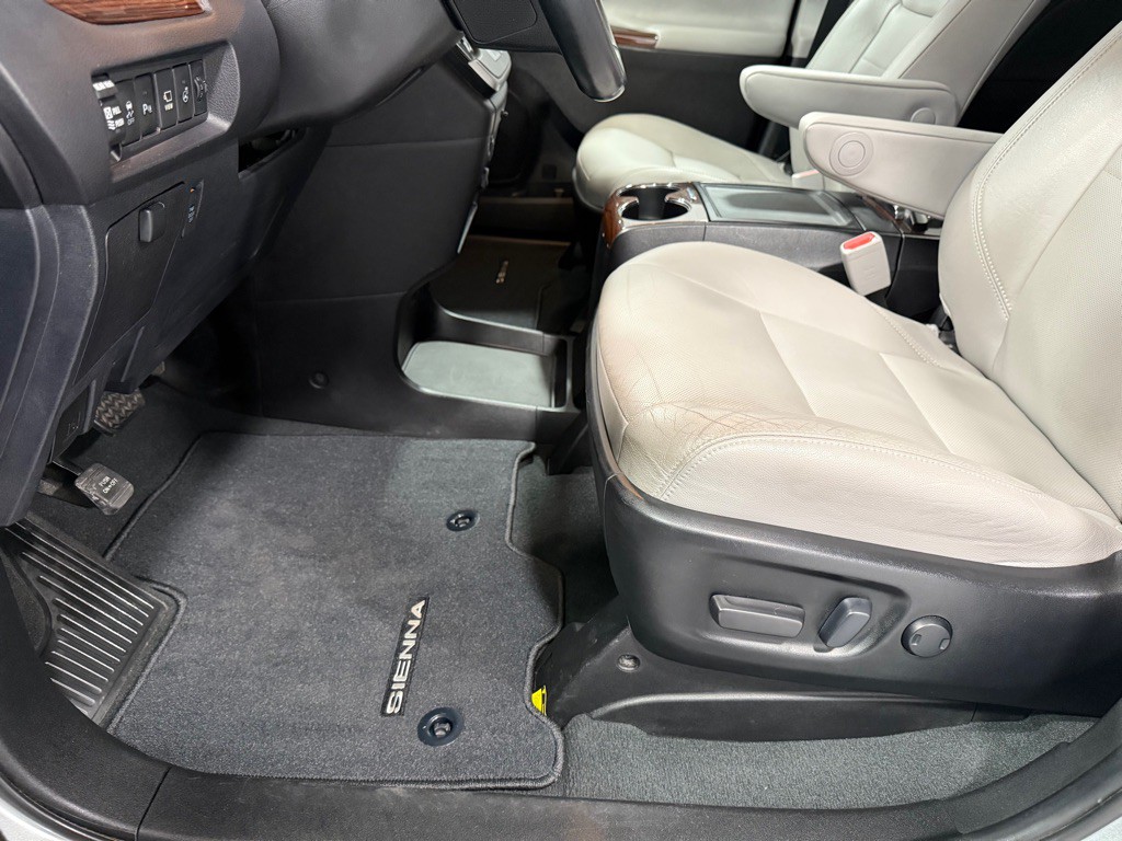 2020 Toyota Sienna Image 11