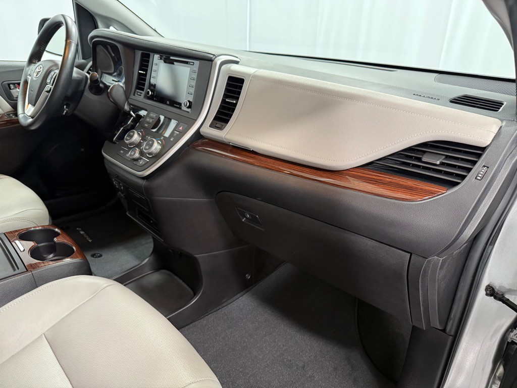 2020 Toyota Sienna Image 17