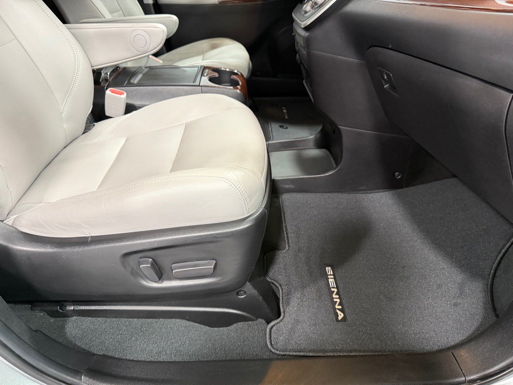 2020 Toyota Sienna Image 18