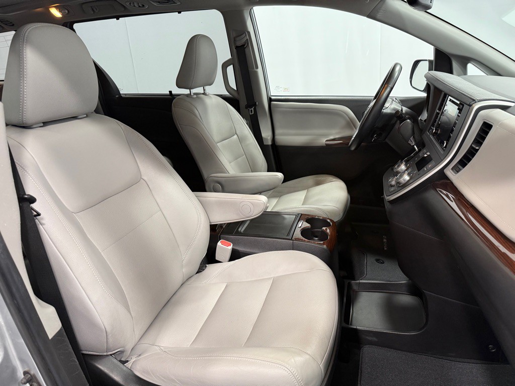 2020 Toyota Sienna Image 19