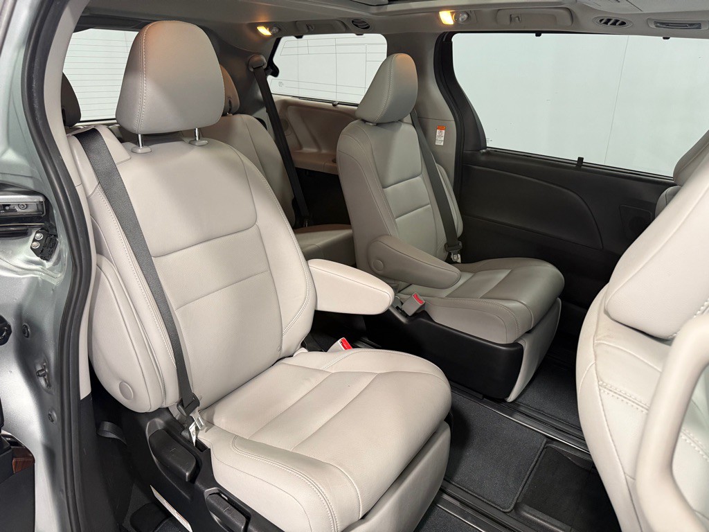 2020 Toyota Sienna Image 24