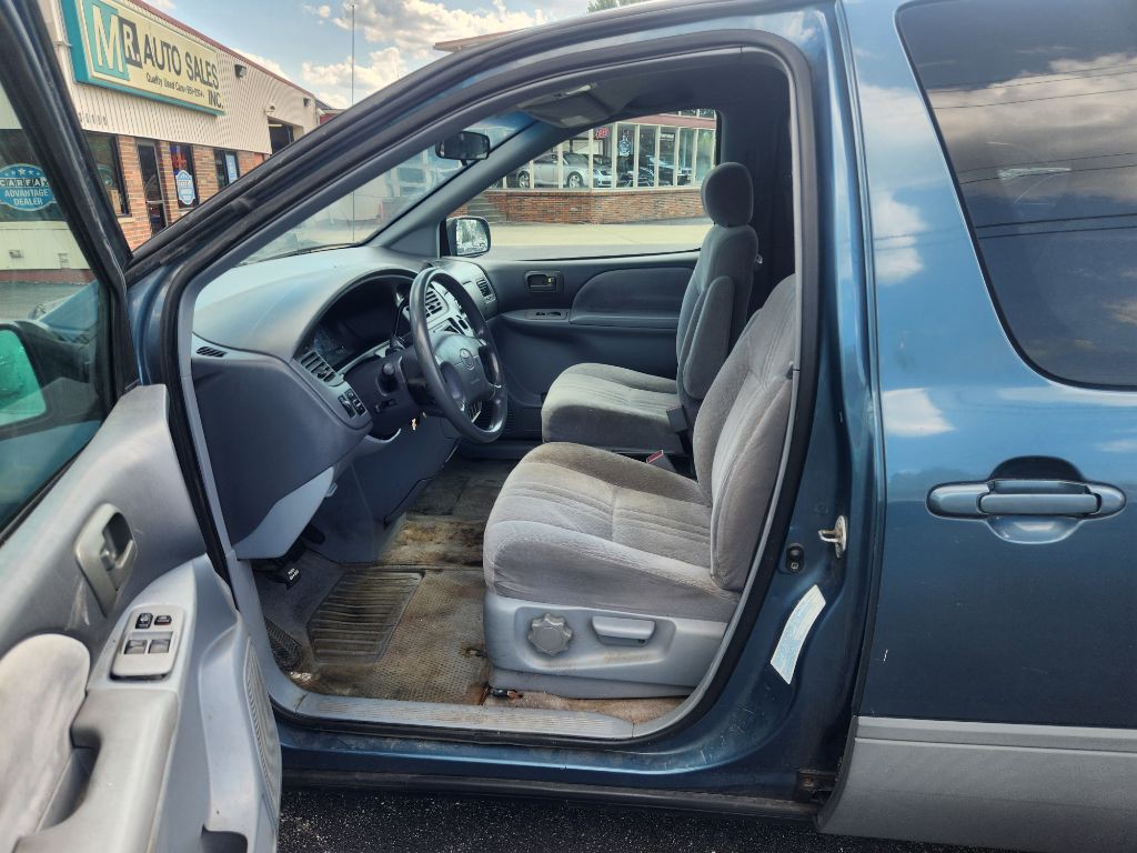 2001 Toyota Sienna Image 11