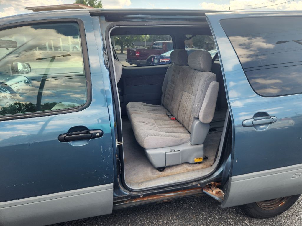 2001 Toyota Sienna Image 12