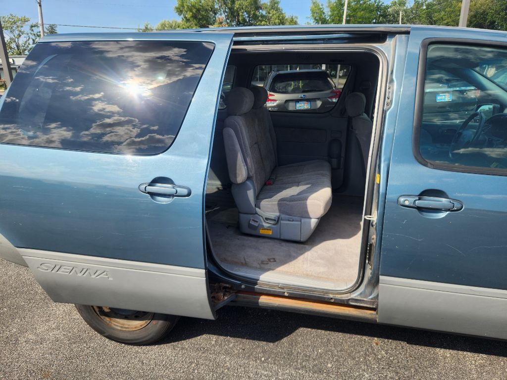 2001 Toyota Sienna Image 13