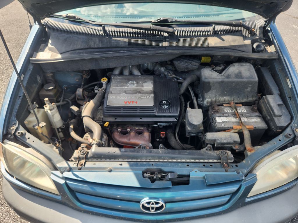 2001 Toyota Sienna Image 16