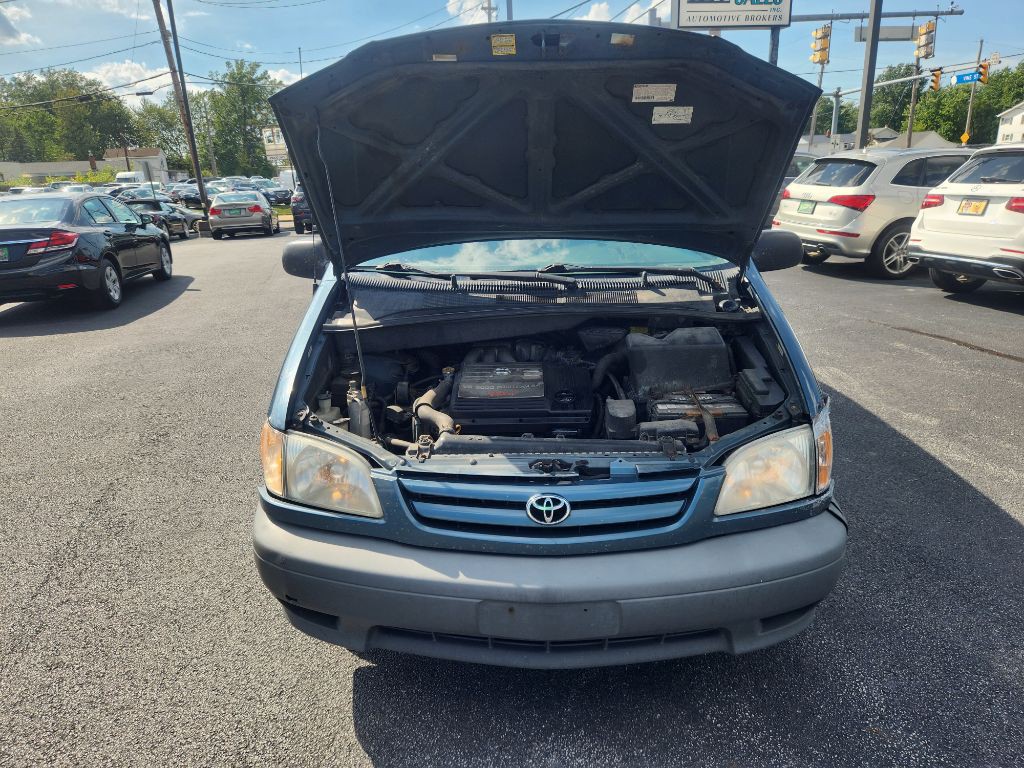 2001 Toyota Sienna Image 17