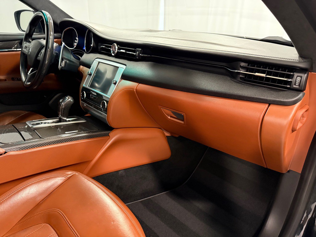 2014 Maserati Quattroporte Image 17