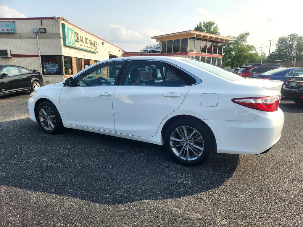 2016 Toyota Camry Image 1