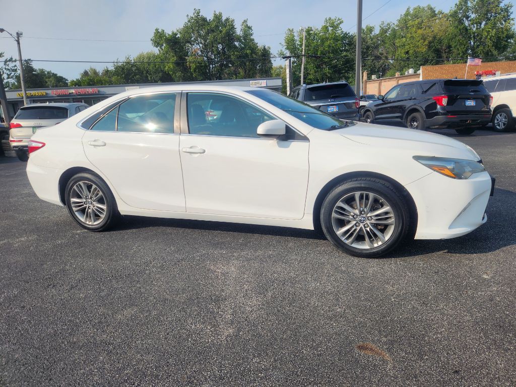 2016 Toyota Camry Image 3