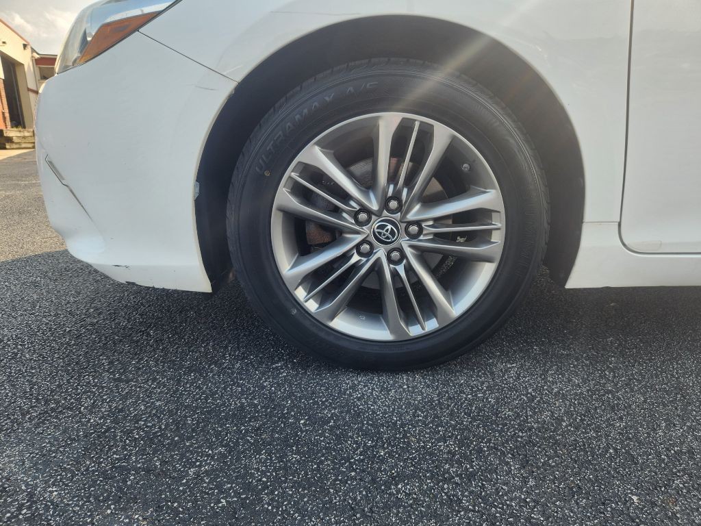 2016 Toyota Camry Image 8