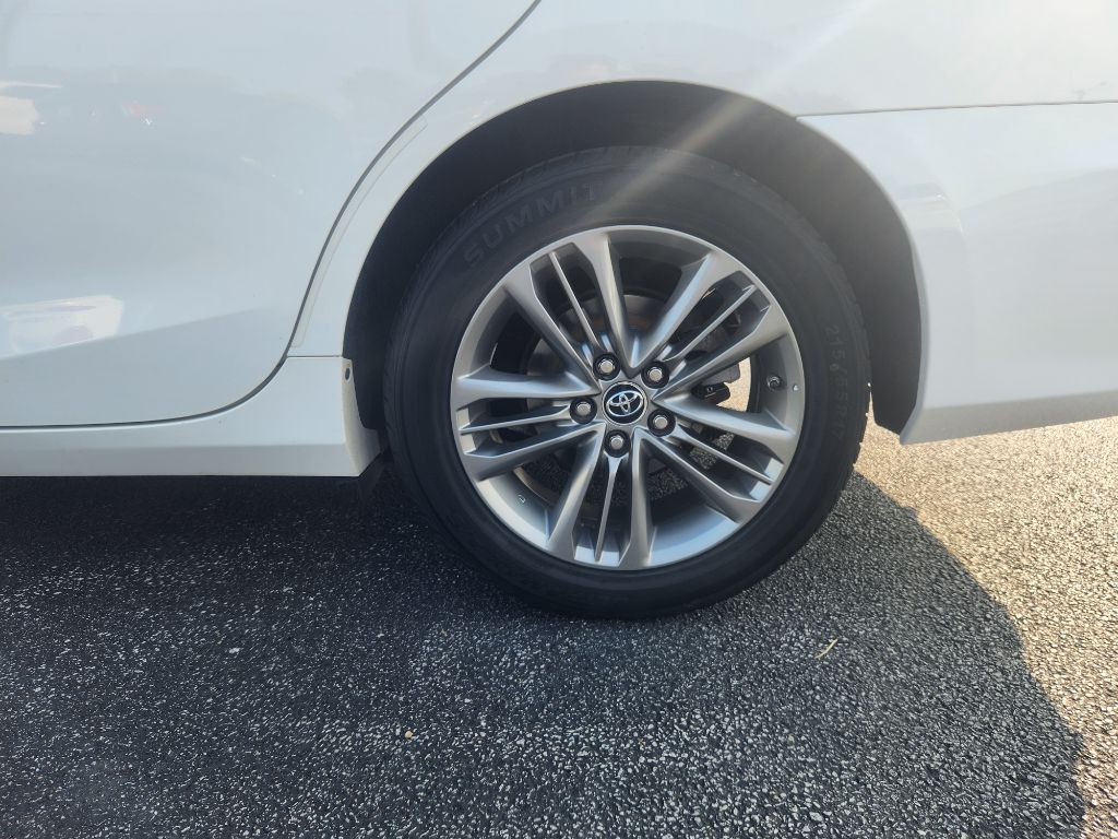 2016 Toyota Camry Image 9