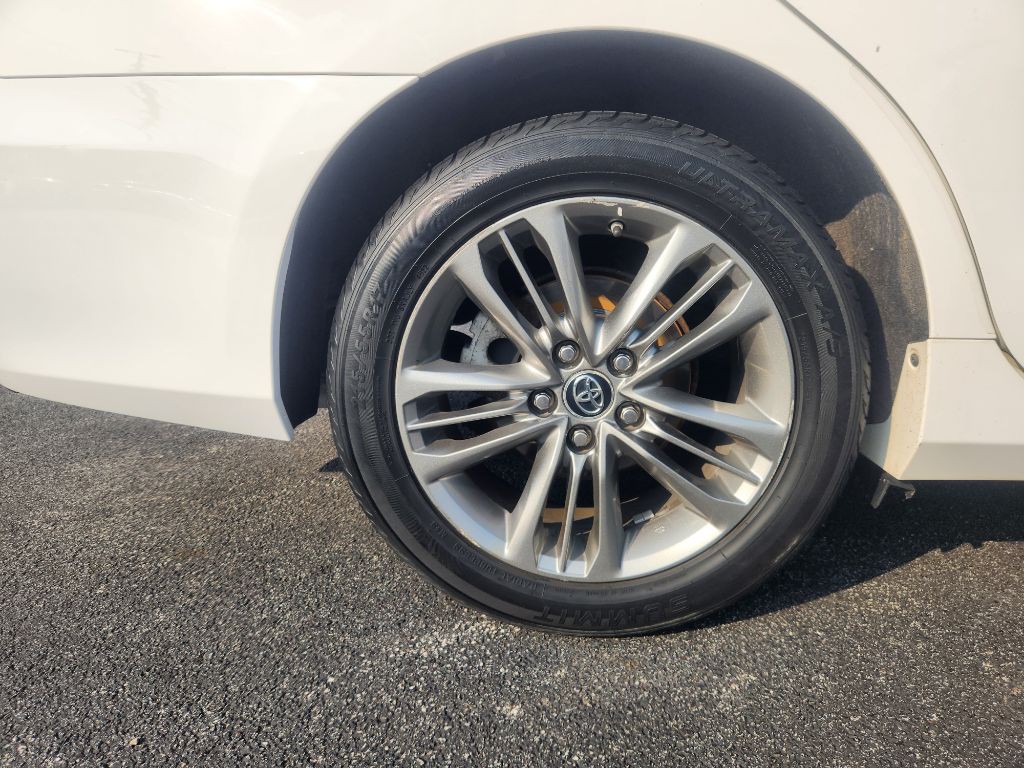 2016 Toyota Camry Image 10