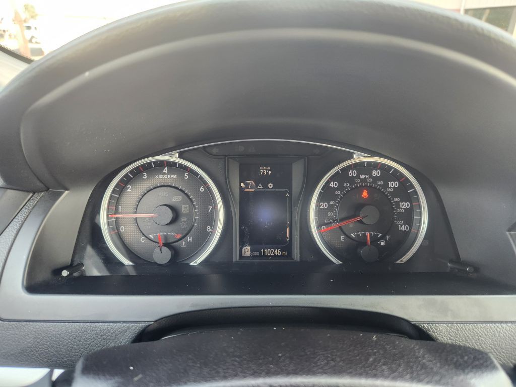 2016 Toyota Camry Image 12