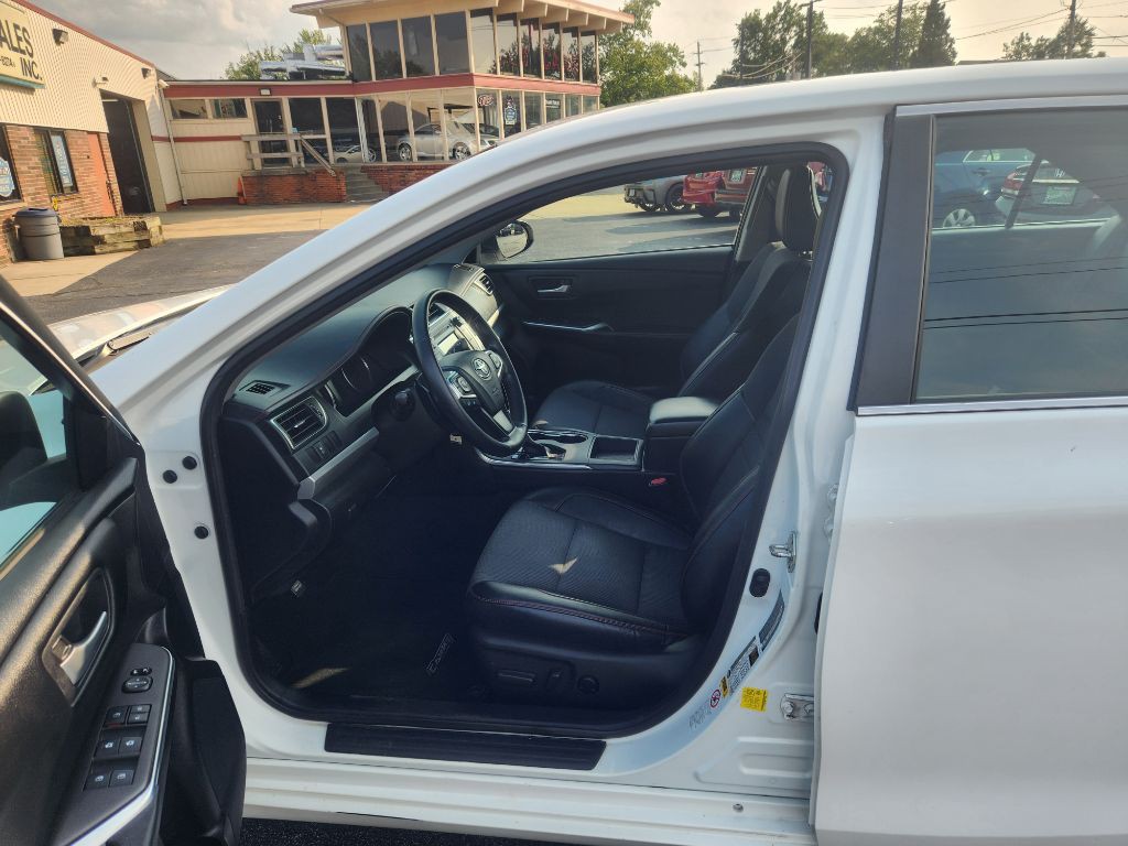 2016 Toyota Camry Image 27