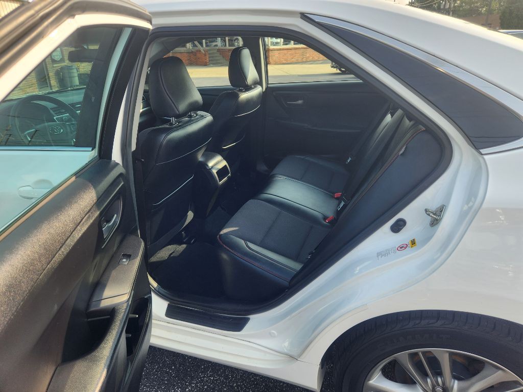2016 Toyota Camry Image 29