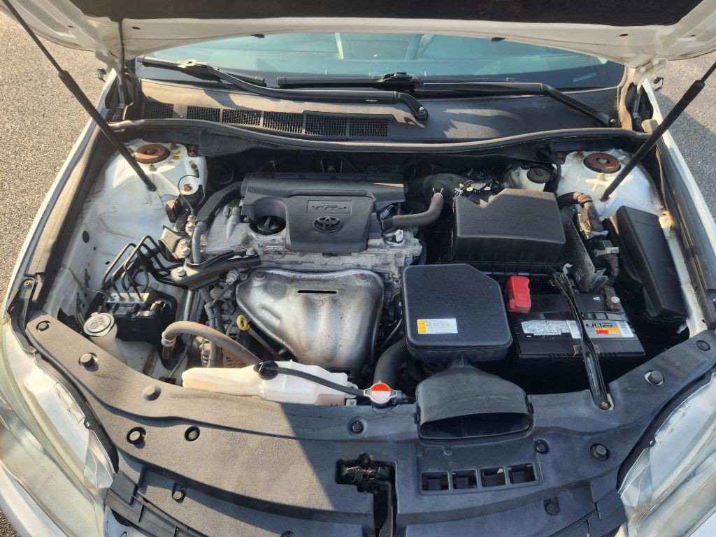 2016 Toyota Camry Image 40