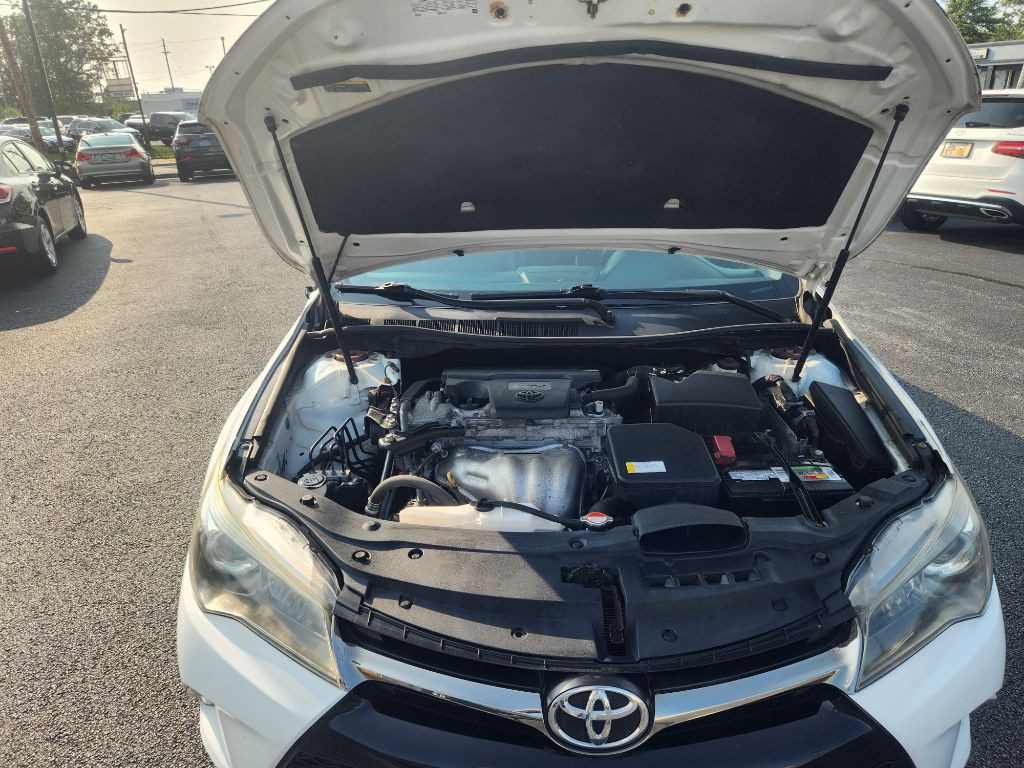 2016 Toyota Camry Image 42