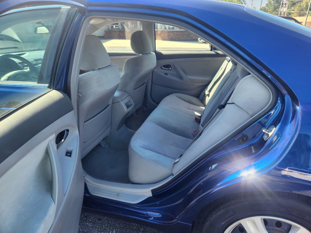 2010 Toyota Camry Image 17