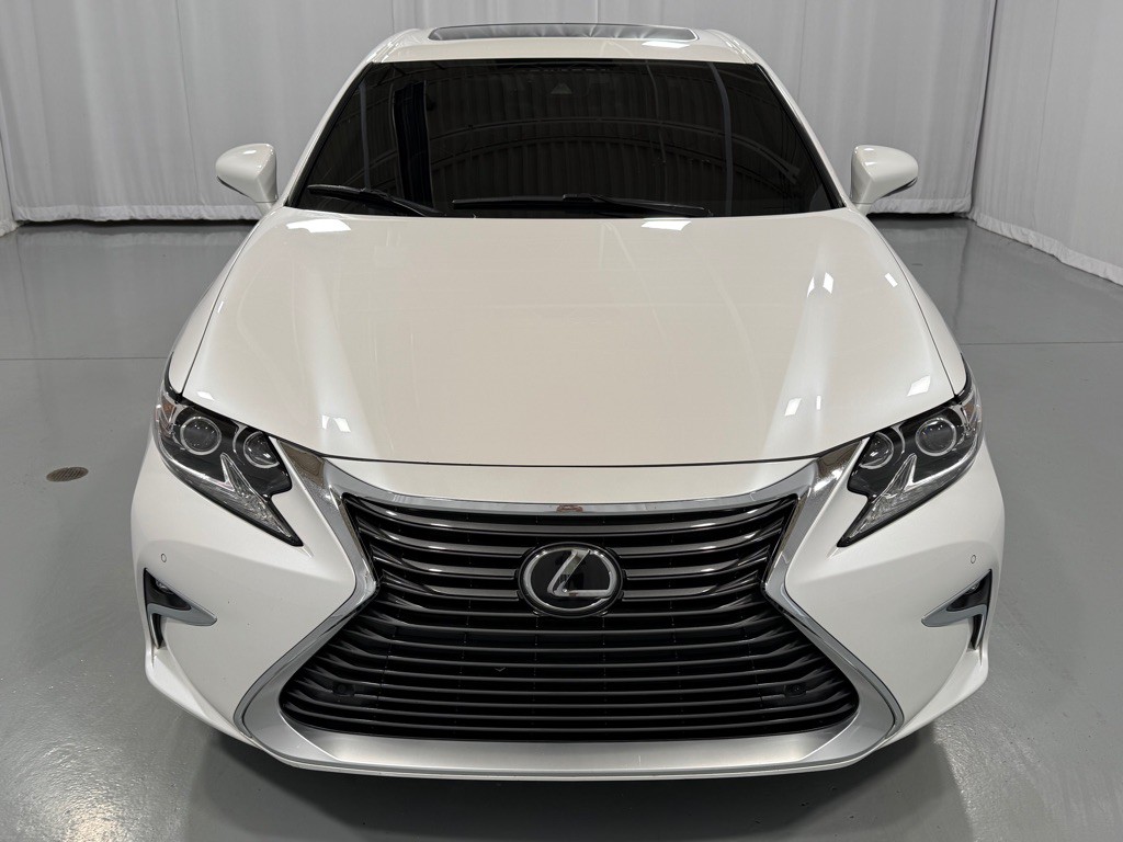 2017 Lexus ES 350 Image 2