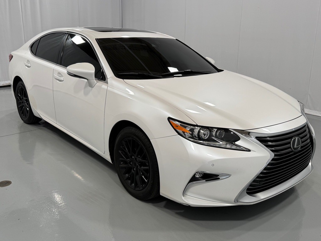 2017 Lexus ES 350 Image 3