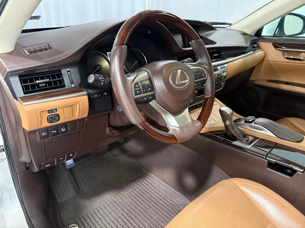 2017 Lexus ES 350 Image 9