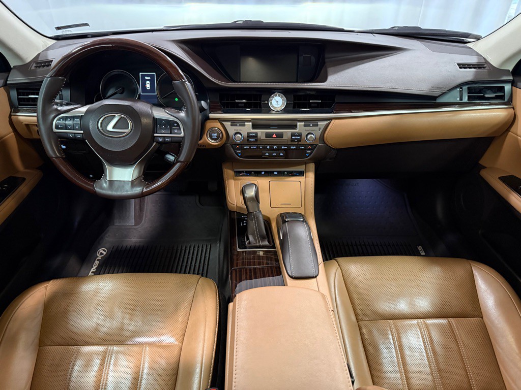 2017 Lexus ES 350 Image 10