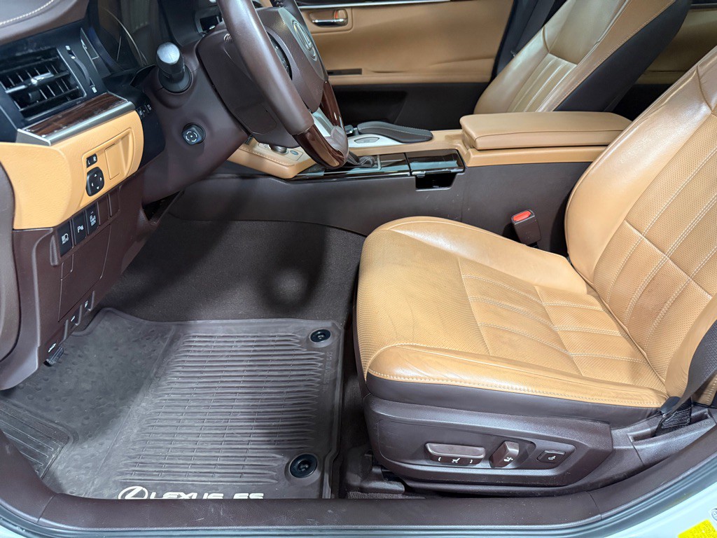 2017 Lexus ES 350 Image 11