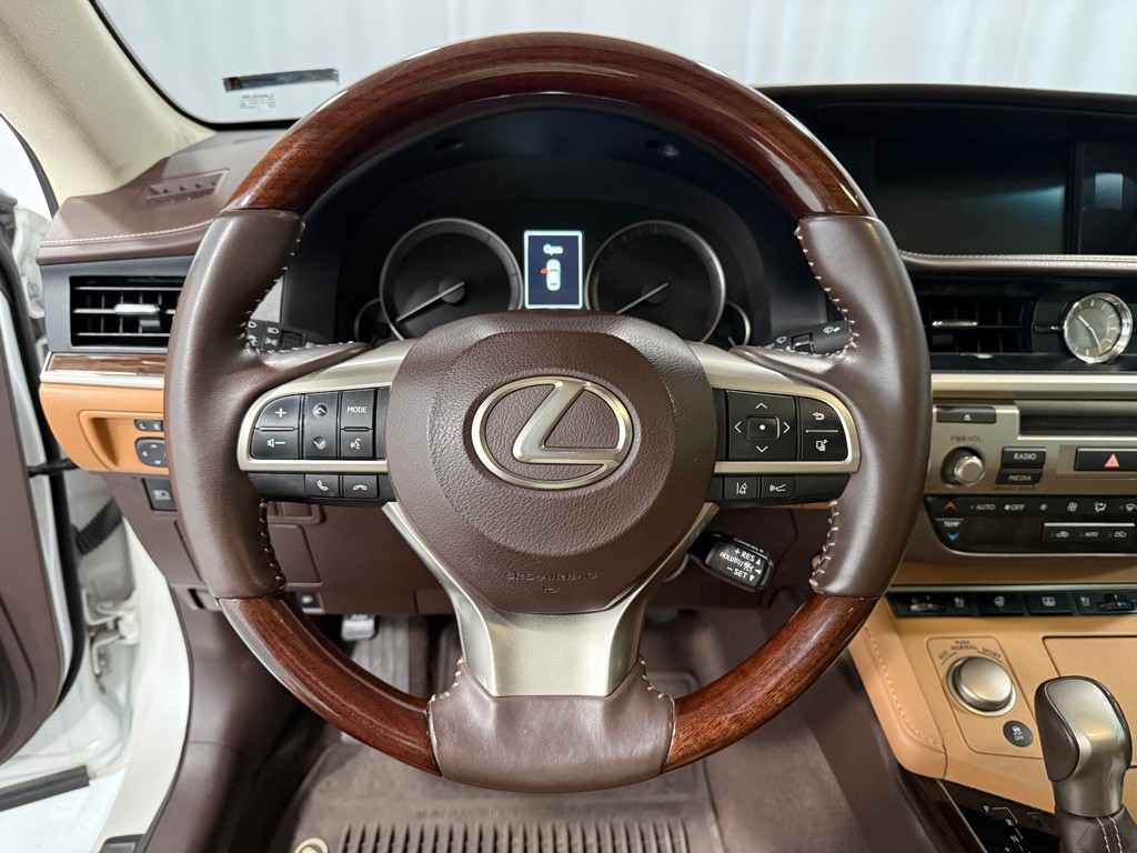 2017 Lexus ES 350 Image 13