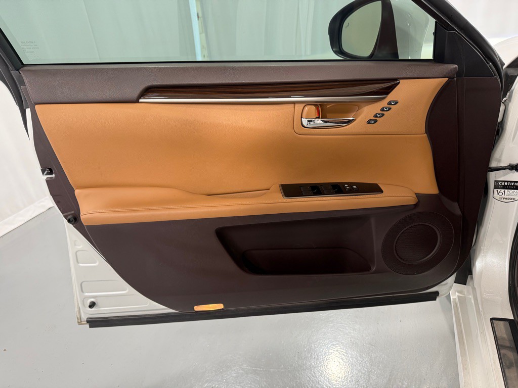 2017 Lexus ES 350 Image 16
