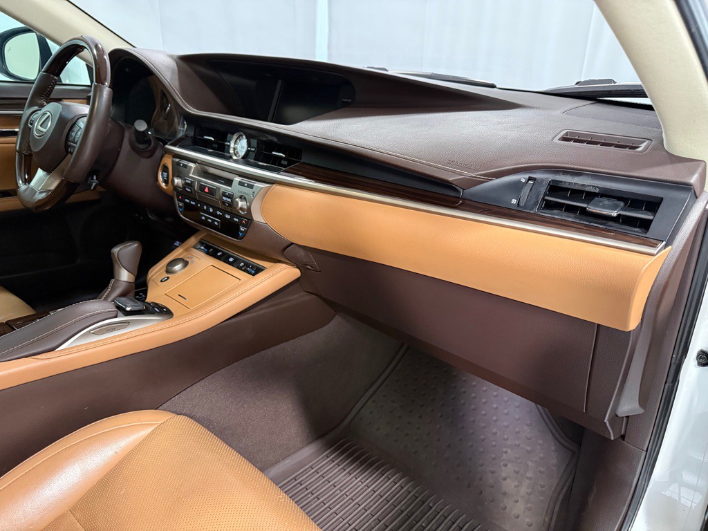 2017 Lexus ES 350 Image 17
