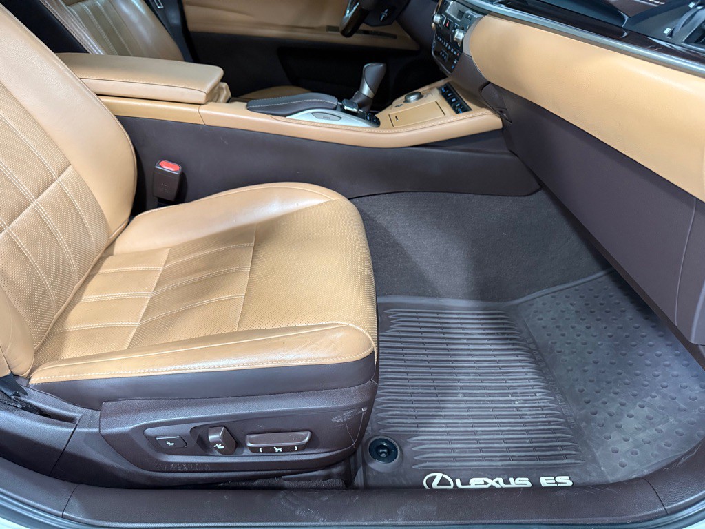 2017 Lexus ES 350 Image 18