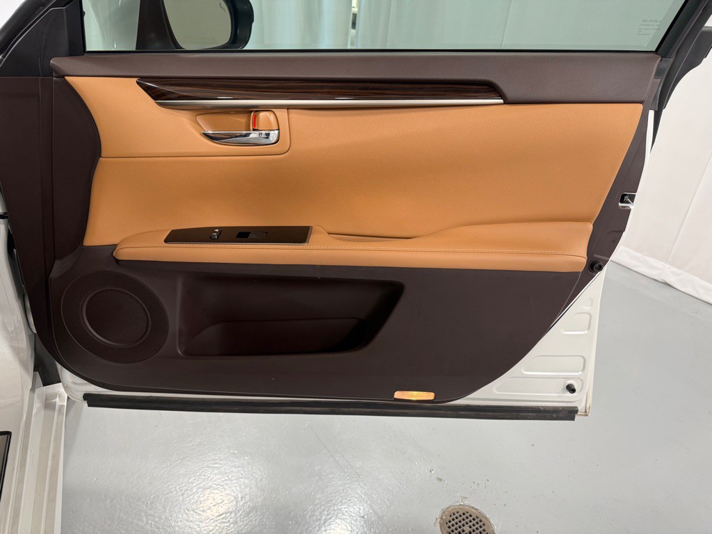 2017 Lexus ES 350 Image 20