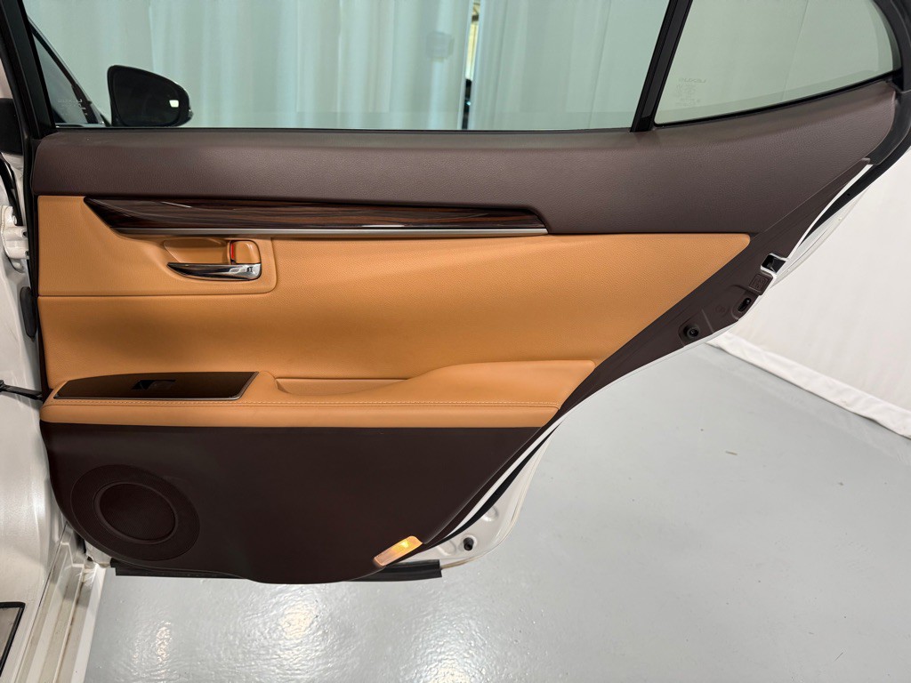 2017 Lexus ES 350 Image 27