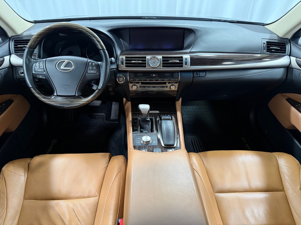 2015 Lexus LS 460 Image 10