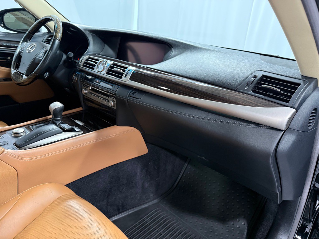 2015 Lexus LS 460 Image 14