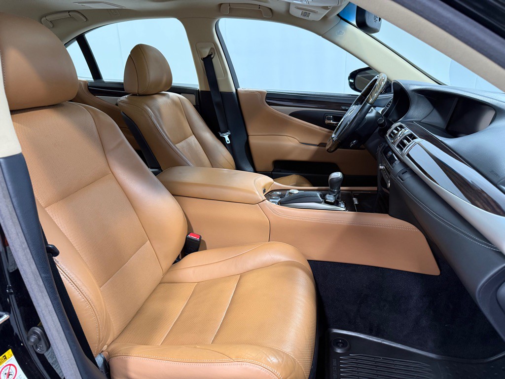 2015 Lexus LS 460 Image 16