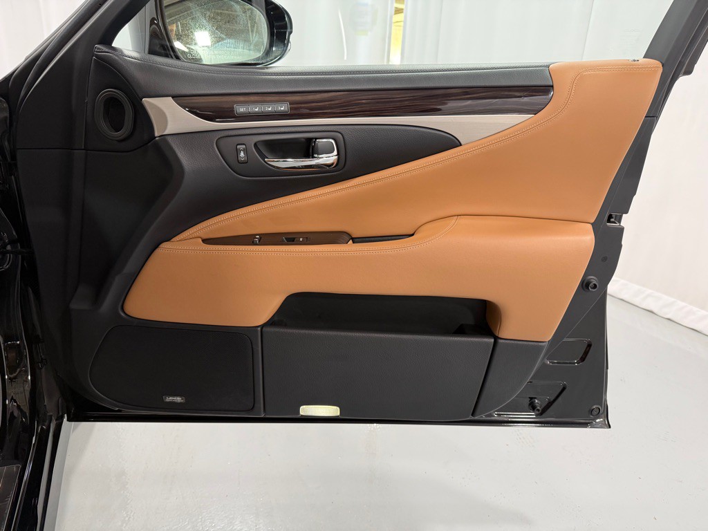 2015 Lexus LS 460 Image 17