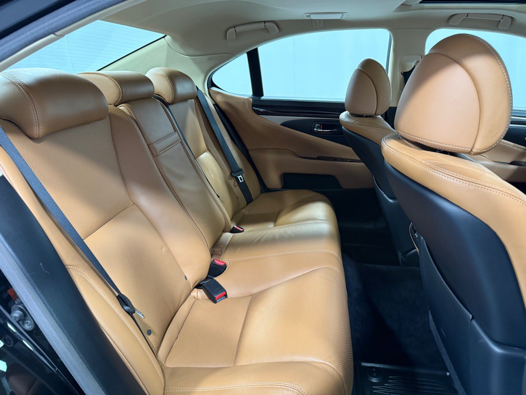 2015 Lexus LS 460 Image 22