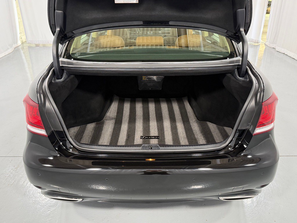 2015 Lexus LS 460 Image 25