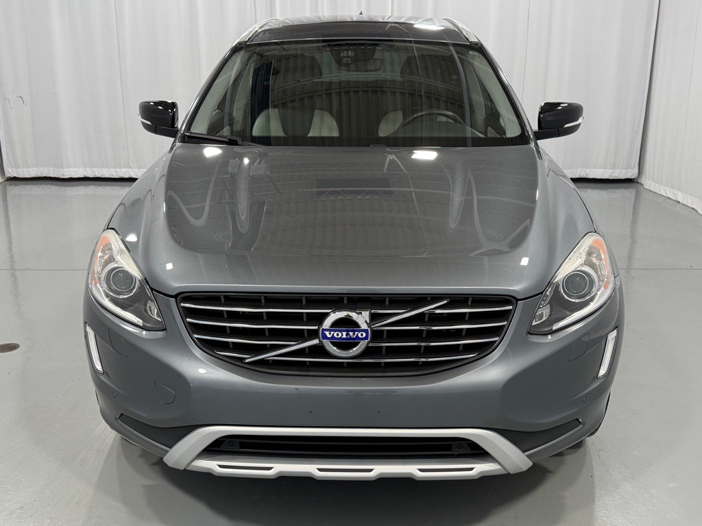 2017 Volvo XC60 Image 2