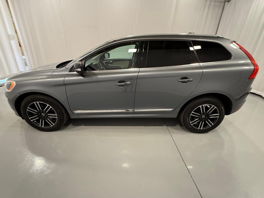 2017 Volvo XC60 Image 8