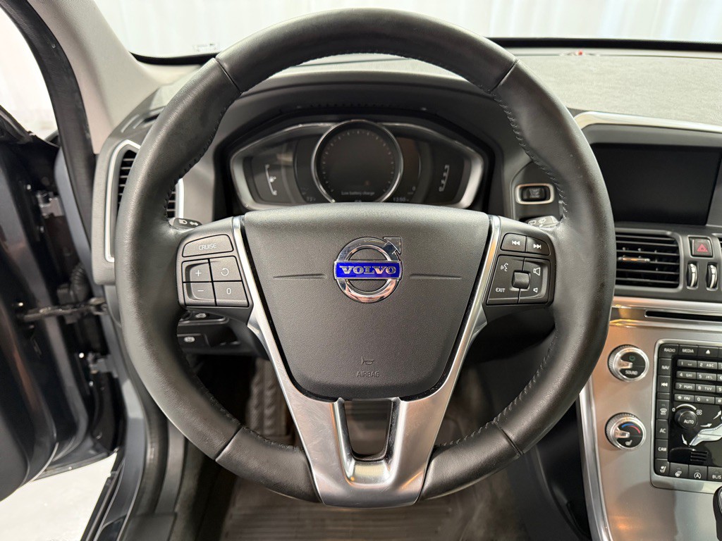 2017 Volvo XC60 Image 13