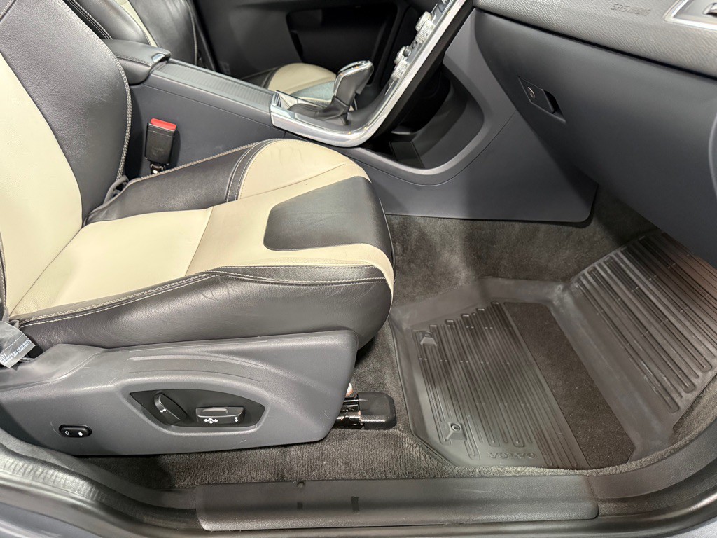 2017 Volvo XC60 Image 18