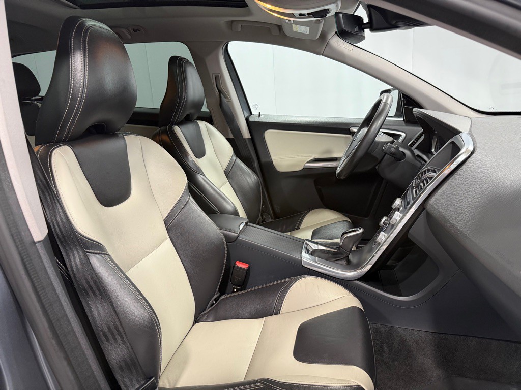 2017 Volvo XC60 Image 19