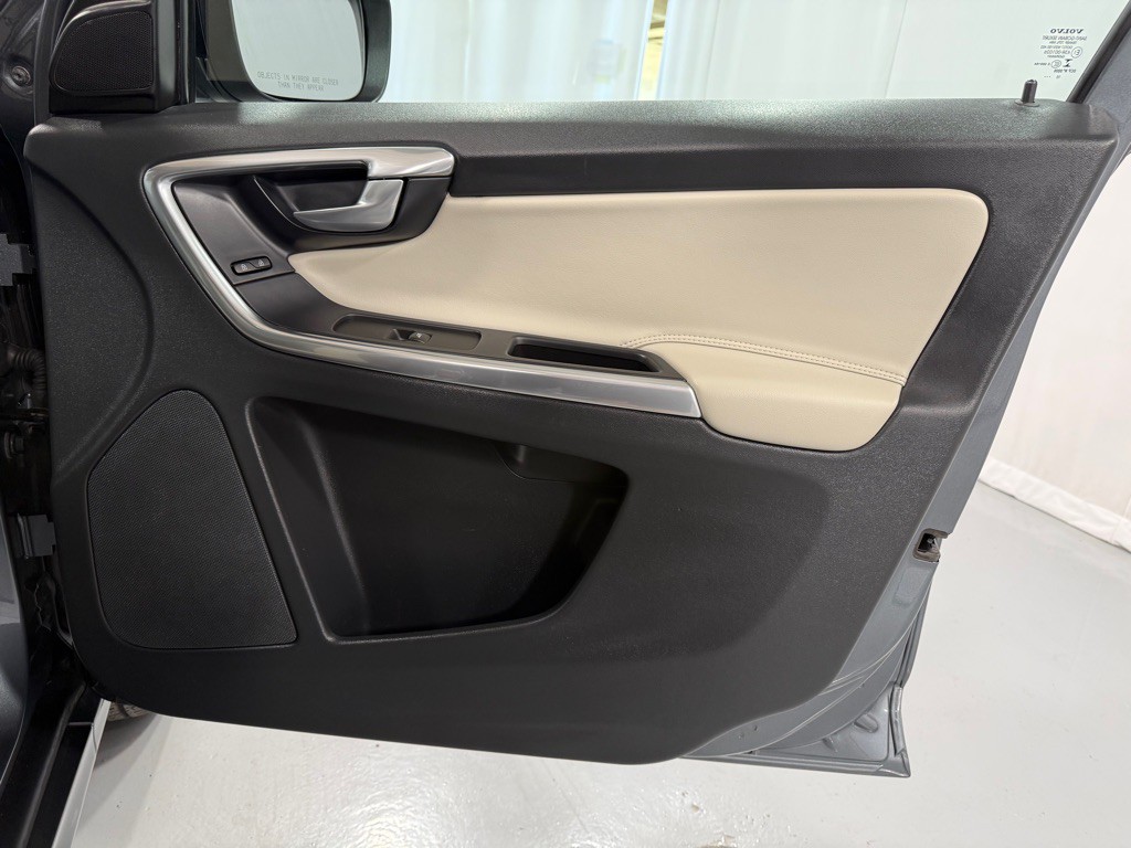 2017 Volvo XC60 Image 20
