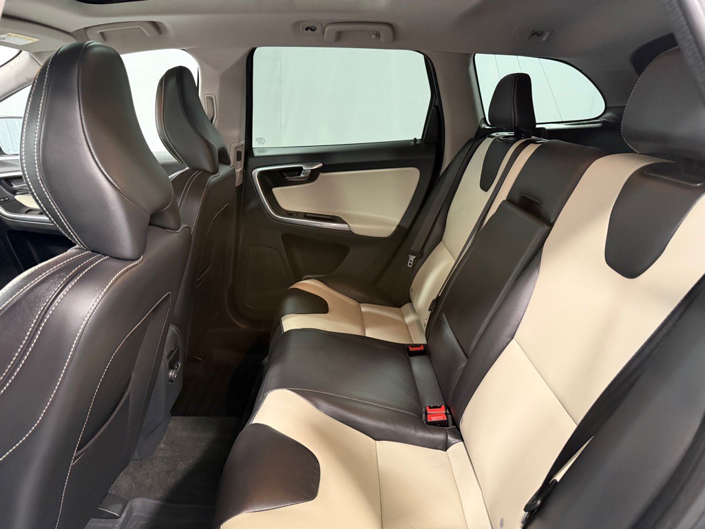 2017 Volvo XC60 Image 22